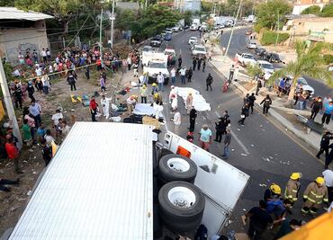 Lista de migrantes fallecidos y lesionados tras volcadura de tráiler en carretera Tuxtla-Chiapa de Corzo