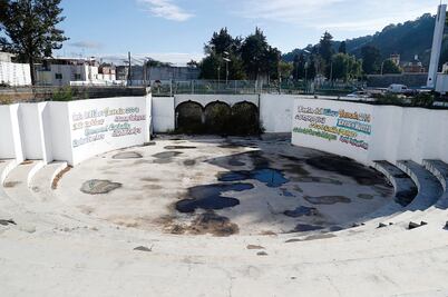 Una plaza ‘altiva a la vista’ pero en ruinas