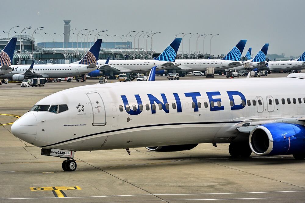 Un avión de United Airlines comienza a rodar en el Aeropuerto Internacional O'Hara de Chicago. Foto: AP