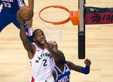 Un Leonard brillante desarma a los Sixers; Raptors toma ventaja