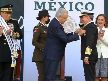 AMLO entrega condecoraciones a Luis Cresencio Sandoval y Rafael Ojeda