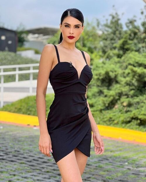 Kristal Silva se luce en mini vestido ceñido ideal para el verano