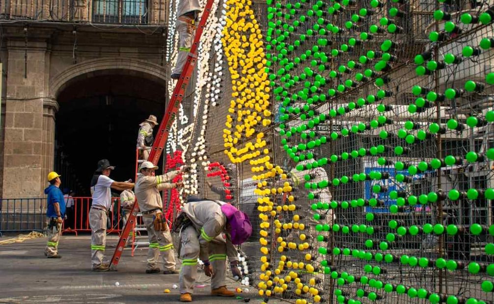 La figura está elaborada con luces led y materiales reciclables.
Foto: Especial.