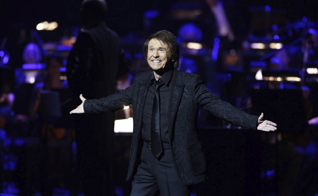 Raphael aún no podrá regresar a los escenarios. Foto:EFE