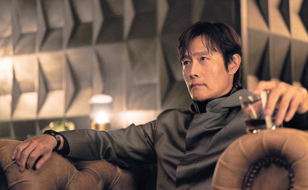 El líder del juego, Hwang In-ho, quien se infiltró como el Jugador 001 y se hizo pasar por amigo de Gi-hun.