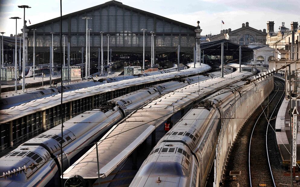 El tráfico ferroviario quedó totalmente interrumpido, el viernes 7 de marzo de 2025, en la estación del Norte de París, la más transitada de Francia, tras el hallazgo de una bomba de la Segunda Guerra Mundial. Foto: AFP