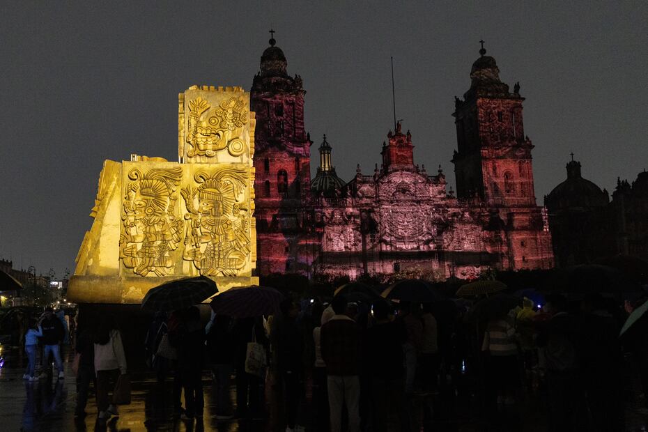 "Memoria luminosa" se proyectará hasta el próximo domingo 27 de julio en el Zócalo de la Ciudad de México. (Foto Hugo Salvador/ EL UNIVERSAL)