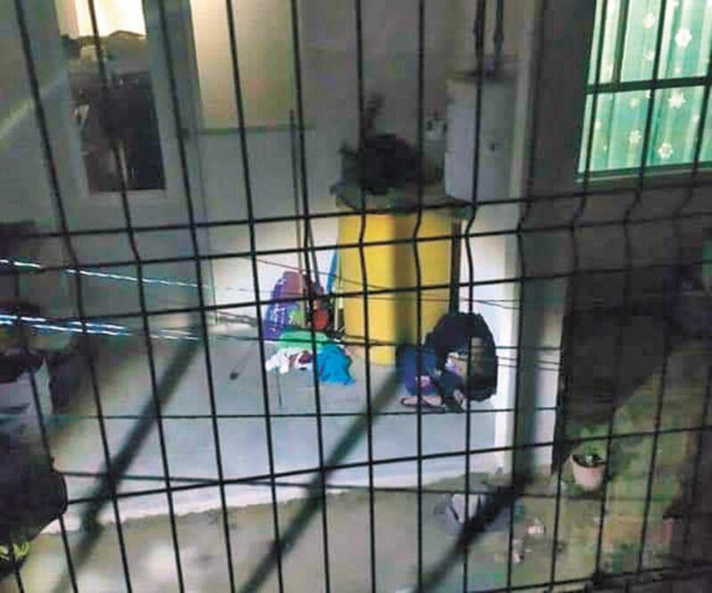 Un pequeño con discapacidad vivía en el espacio de lavado de una casa ubicada en el fraccionamiento El Dorado. Foto: ESPECIAL