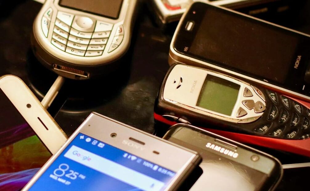 No salgas de viaje sin este celular que te protege de ciberataques. Foto: Unsplash