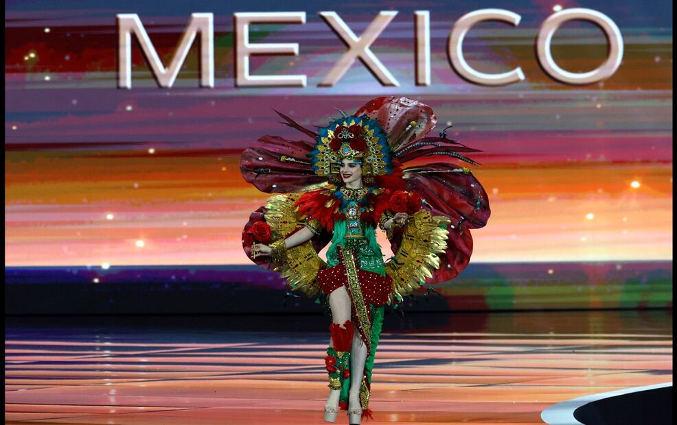 La mexicana Fátima Bosch compite en el certamen de traje típico de Miss Universo 2025 en el Impact Challenger Hall de la provincia de Nonthaburi, en las afueras de Bangkok, Tailandia, el 19 de noviembre de 2025. Foto: EFE