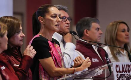 Sheinbaum denuncia entrega de "tarjeta rosa" con 9 mil pesos en Guanajuato