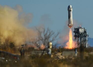 Blue Origin, de Jeff Bezos, despedirá a mil 400 trabajadores; con crecimiento de la empresa “llegó más burocracia”, afirma