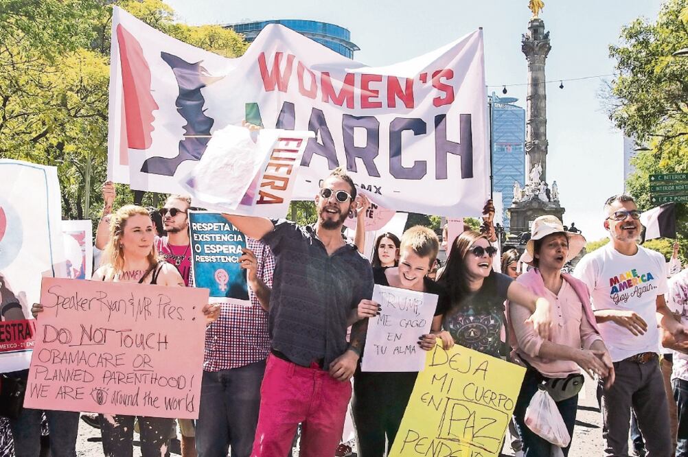 Los manifestantes se apostaron frente a la Embajada de Estados Unidos en México, ubicada en Paseo de la Reforma (GERMÁN GARCÍA. EL UNIVERSAL)