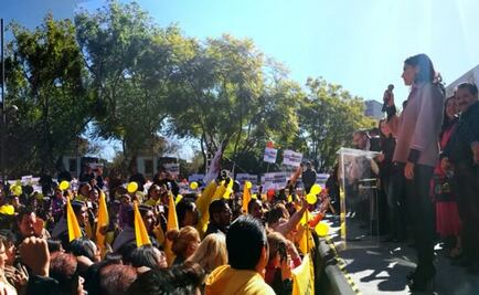 Arropan a Barrales tras registrar precandidatura por la CDMX