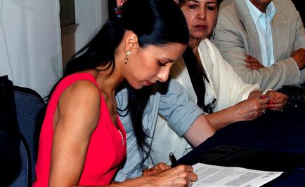 Elisa Carrillo dará becas a niños poblanos