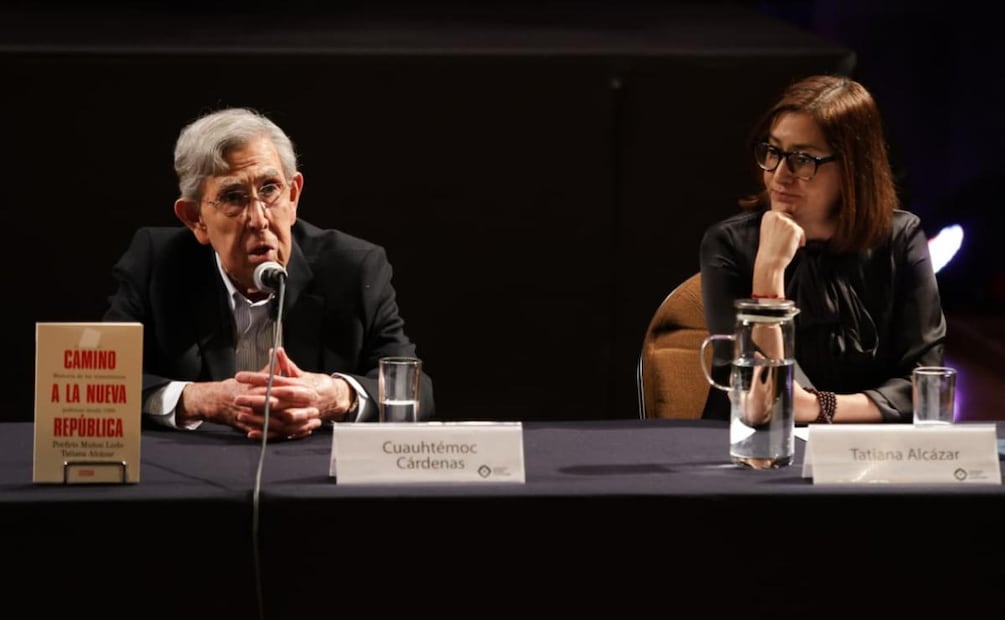 Porfirio Muñoz Ledo y Tatiana Alcázar durante la presentación del libro Camino a la República (28/11/2025). Foto: Carlos Mejía / EL UNIVERSAL