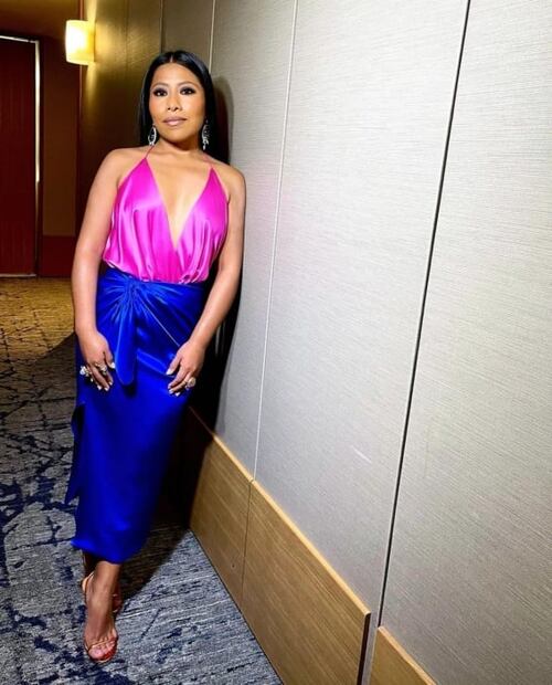 Yalitza Aparicio roba las miradas al conducir programa especial de los Golden Globes 2021