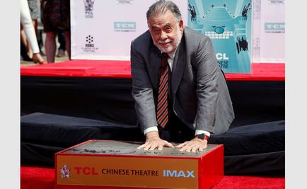 Coppola imprime sus huellas en el Teatro Chino de Hollywood