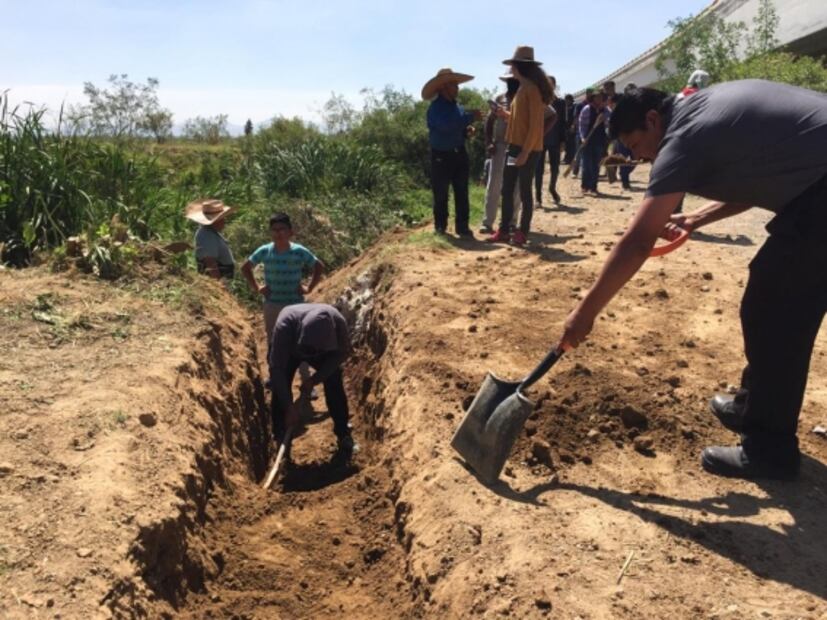 Campesinos de San Salvador Atenco rompen bordos del río Xalapango