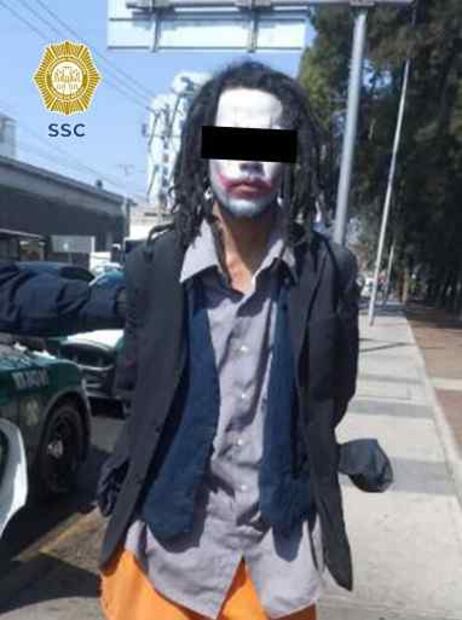 Sujeto disfrazado de Joker asalta y agrede con un machete a peatón en avenida Insurgentes Norte 