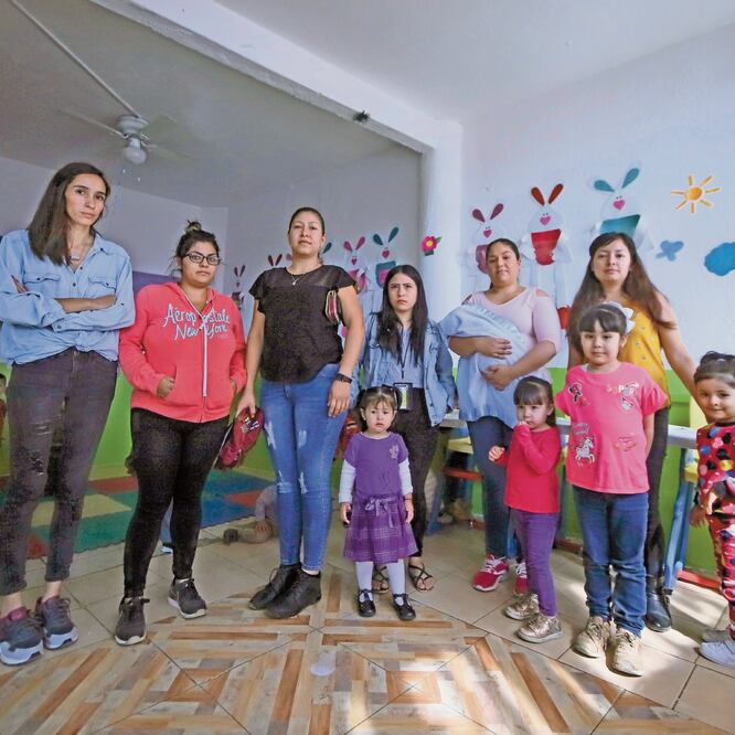 Madres de familia aseguran que los primeros meses del año han sido difíciles, puesto que tienen que trabajar tiempo extra para pagar la estancia infantil de sus hijos. CARLOS ZEPEDA