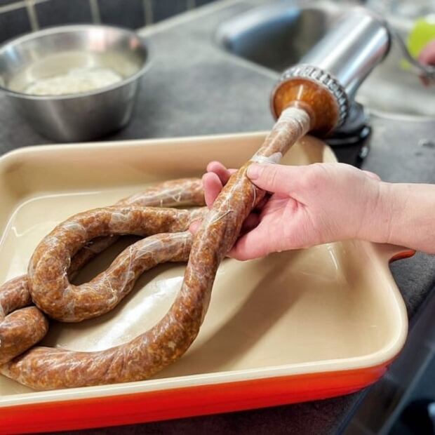 ¿Cómo hacer salchichas caseras? 