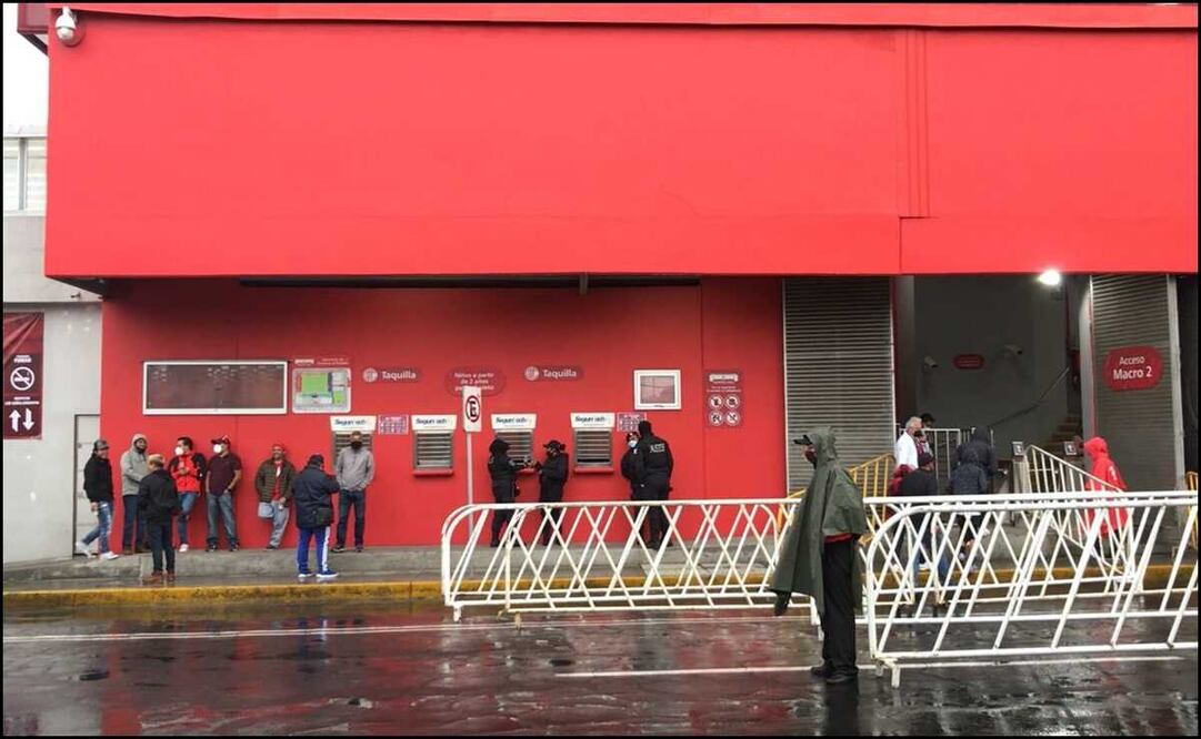 Regresa el futbol a los estadios y regresa la reventa en el Toluca vs Cruz Azul. Foto: Especial