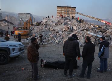 Entra en vigor estado de emergencia en 10 provincias turcas afectadas por terremoto
