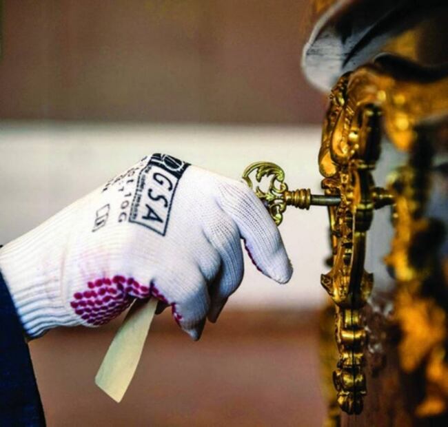 El gran retorno al Palacio de Versalles de una cómoda de 275 años