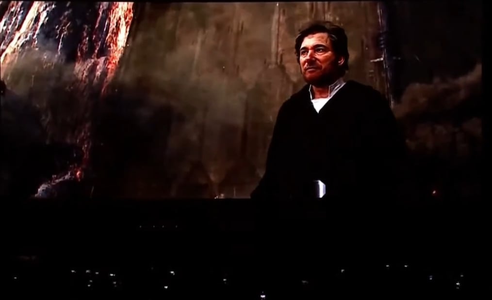 Javier Milei como Luke Skywalker, se enfrenta en soledad a Cristina Kirchner y a Axel Kicillof, que personifican a Kylo Ren y al General Hux (Domhnall Gleeson), y a una serie de medios de comunicación. Foto: Captura de Pantalla