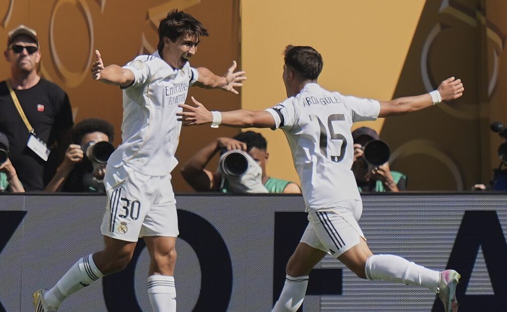 Gonzalo García y Arda Güller celebran un gol ante el Borussia Dortmund | FOTO: AP