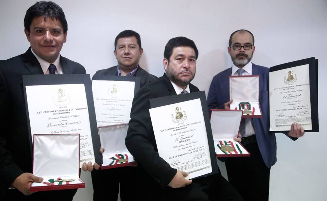 De izquierda a derecha: Fernando Ramírez, categoría de Fotografía; Julio Aguilar, editor del suplemento Confabulario; Francisco Santiago, Director Editorial, y Salvador Frausto, editor de Periodismo de Investigación (Foto: Alejandra Leyva EL UNIVERSAL)