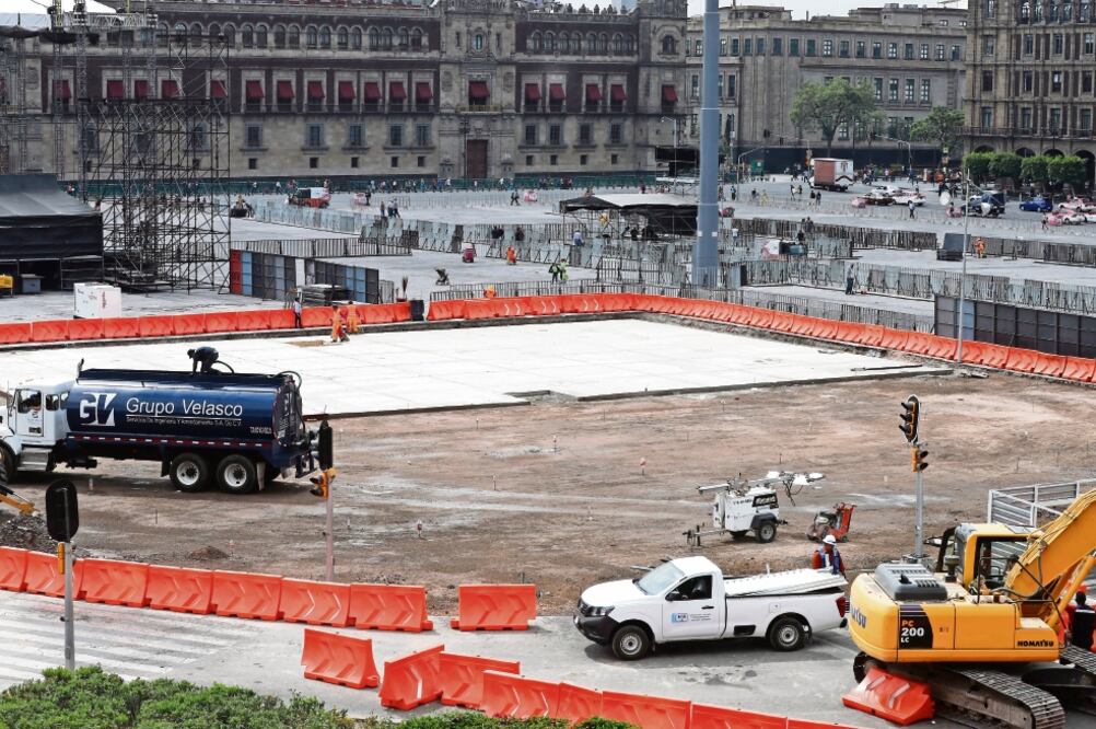Las obras de remodelación en el Zócalo comenzaron el 29 de marzo pasado. Maquinaria pesada ya se encuentra en la zona (ARCHIVO EL UNIVERSAL)