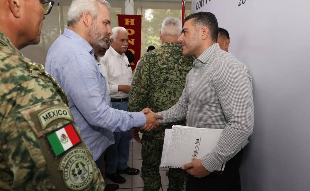 Omar García Harfuch se reúne con productores de limón y autoridades de seguridad, en Apatzingán, Michoacán, este martes 28 de octubre de 2025. Foto: Especial