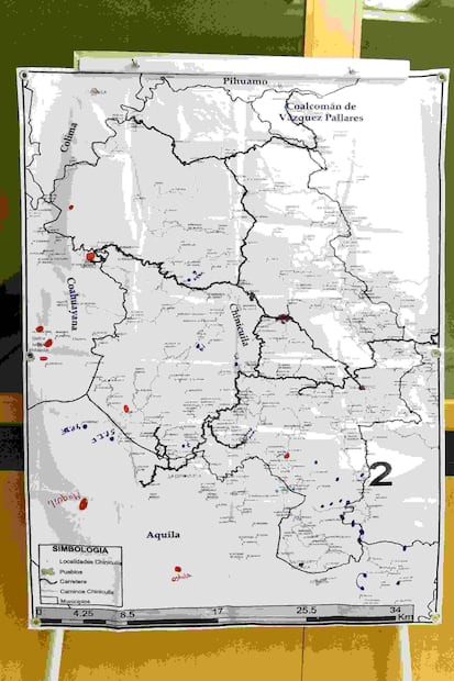El plano apunta a que El Mencho dirigía una estrategia para controlar la Sierra-Costa de Michoacán; es una impresión en manta de los municipios de Chinicuila, Coalcomán, Coahuayana y Aquila. Foto: EL UNIVERSAL
