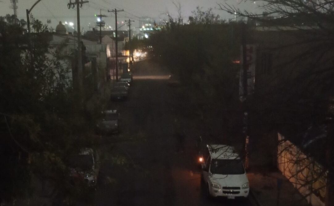 Reportan apagón en Centro de Monterrey (16/12/2025). Foto: Especial