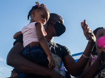 "Salí de Chile, pasé por Perú, Ecuador, Panamá…": la difícil ruta de haitianos para ser admitidos en EU