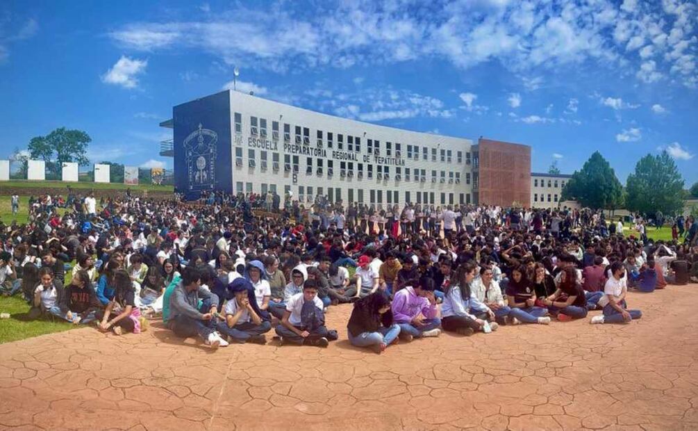 Estudiantes de la UdeG recuerdan a los cinco desaparecidos en Lagos de Moreno.Foto: Federación Estudiantil Universitaria