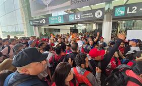 CNTE desata un viernes de pesadilla en CDMX; estrangula el AICM por más de 6 horas y deja caos y enojo