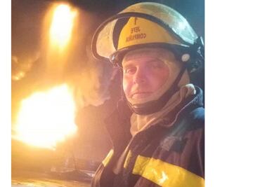 "El rostro del coraje", reconocen a bombero que ha apoyado en las tragedias de Matanzas y el hotel Saratoga en Cuba