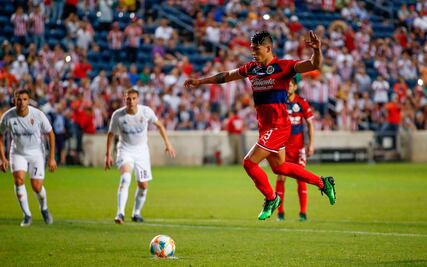 Alan Pulido seguirá cobrando los penaltis