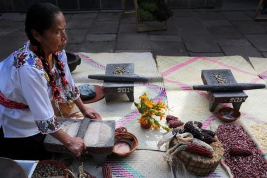 La familia que rescata el mole tradicional