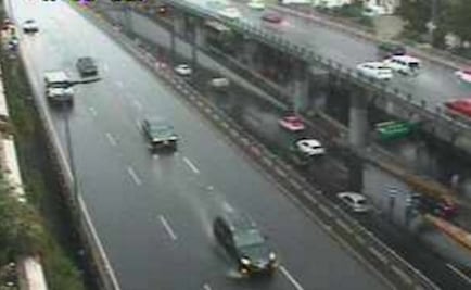 Periférico, encharcado en ambos pisos por lluvias