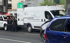 Hallan sin vida a hombre en el camellón central de Periférico, en Lomas de Chapultepec; no ha podido ser identificado