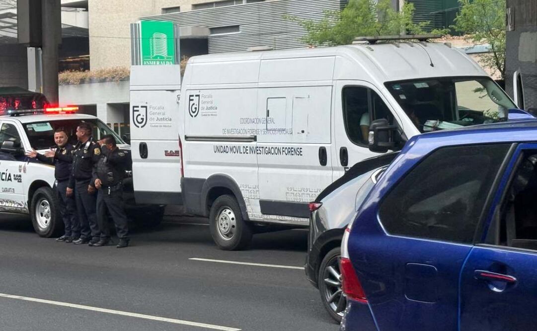Hallan sin vida a un hombre en el camellón central de Periférico, en Lomas de Chapultepec. Foto: Especial