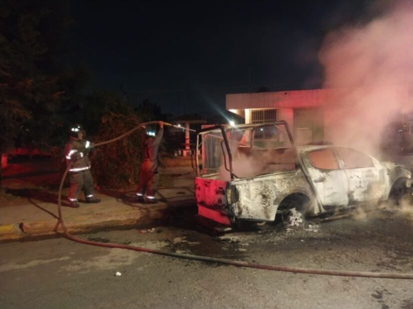 Incendian dos patrullas de la policía de Ecatepec  