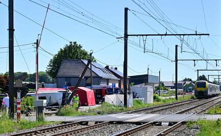 Choque entre autobús escolar y un tren en Bélgica deja al menos 4 muertos, entre ellos 2 niños; Fiscalía investiga colisión