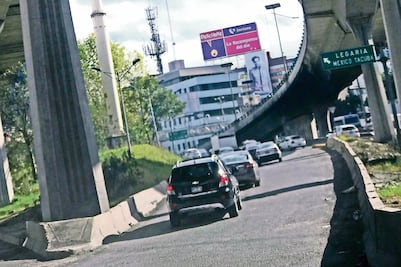 Reparan fuga y baches en Periférico 