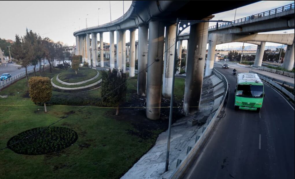 El Puente de la Concordia ya cuenta con circulación normal, tras la explosión de ayer de una pipa de gas, el 11 de septiembre de 2025. Foto: Luis Camacho/EL UNIVERSAL