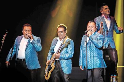 Belinda pide y Ángeles Azules le cumple